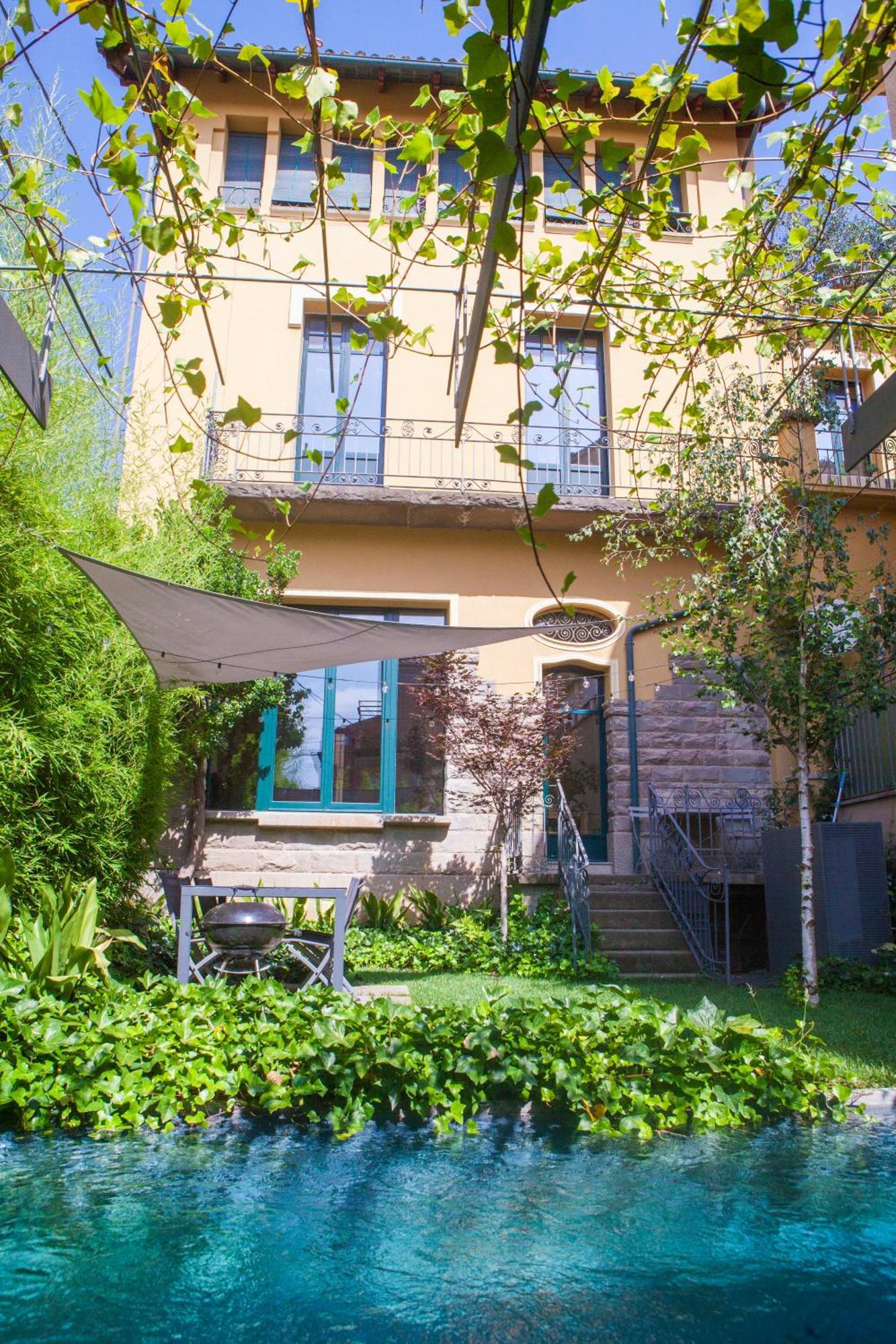 Fabrica Descals And Pavillion Villa